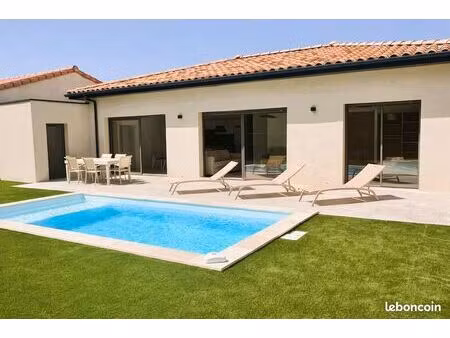 villa neuve avec piscine