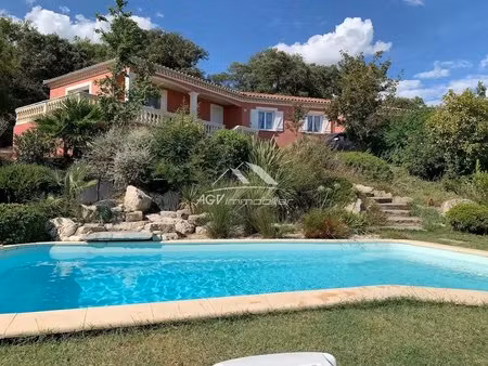 maison avec piscine sur 3167 m² de terrain