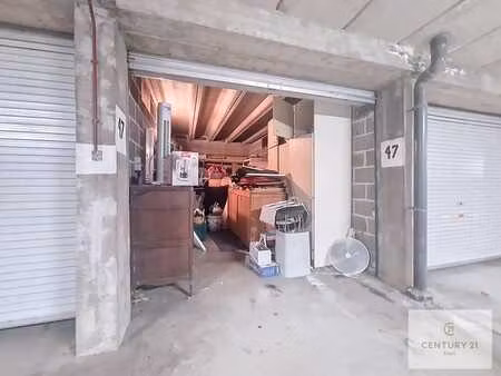 quartier de wand : garage box fermé ou emplacement de parkin