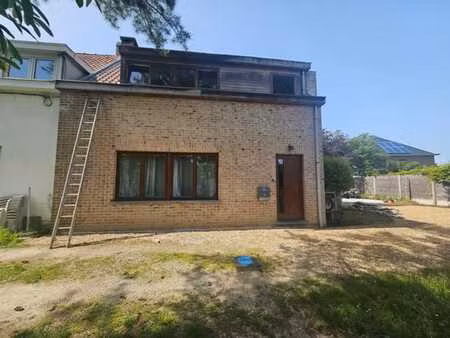 maison bien située avec 3 chambres