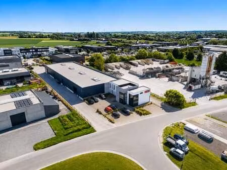 bâtiment prêt à l'emploit - 2.259m2