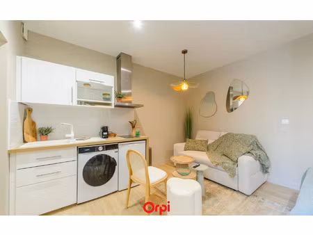 location appartement  m² t-1 à la rochelle  715 €