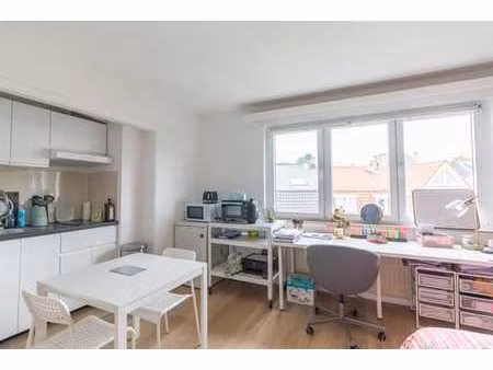 studio rénové en 2021  quartier kraainem et stockel
