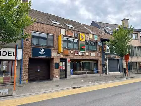 local commercial de vente au détail idéalement situé au cen…