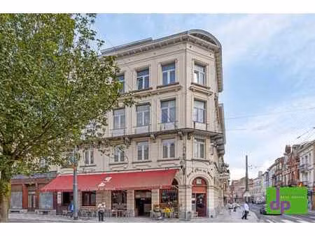 jette: rez-de-chaussée commercial de 90 m² + cave de 28 m²