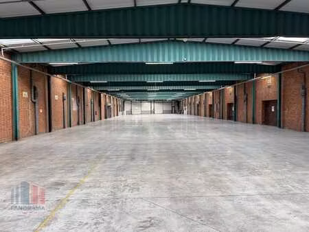 1.500 m² magazijnruimte in een authentiek gebouw te sint-...