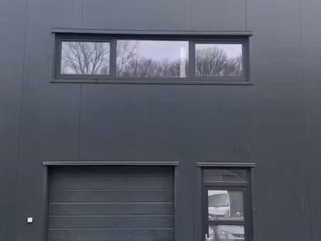 atelier - entrepôt neuf avec parkings idéalement situé