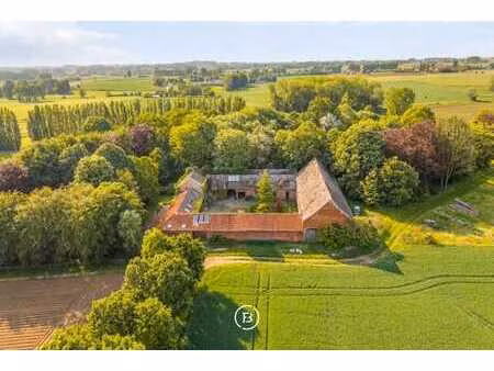 ferme carrée rustique