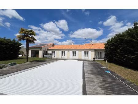 maison saint-savinien 274 m² t-6 à vendre  469 890 €