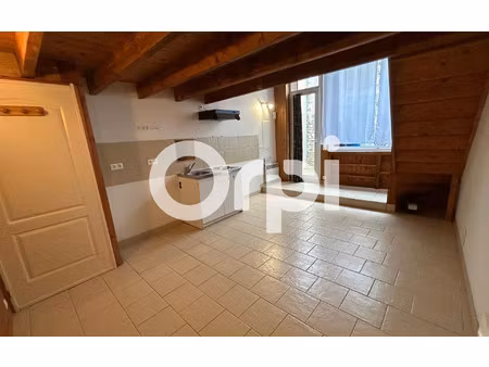 location maison  m² t-1 à surgères  572 €