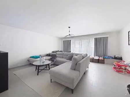 spacieux 2 chambres avec terrasse + possibilité garage