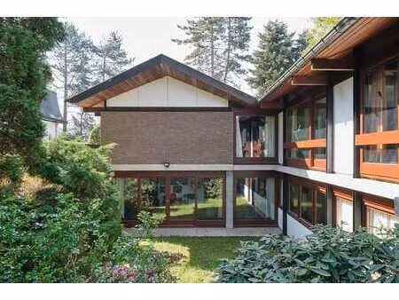 villa signée libbrecht dans un écrin de verdure