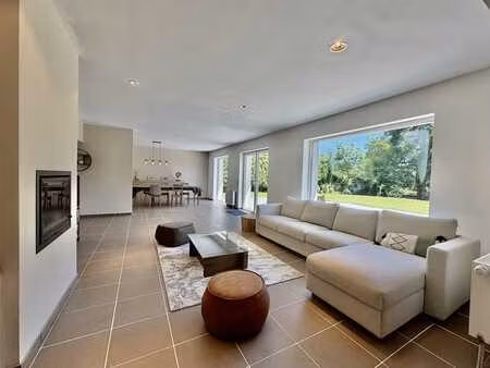 6 chambres - piscine chauffée - caves aménageables (150m²)