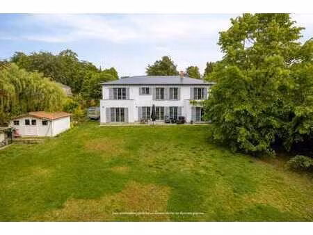 magnifique villa rénovée située dans une rue calme