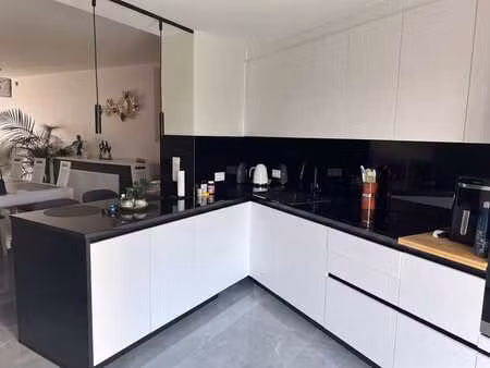 très bel appartement avec terrasse et jardin