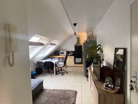 appartement 1 chambre mons  lumineux et bien agencé.
