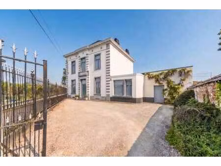 élégante maison de maître au fort potentiel
