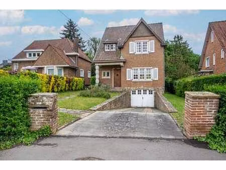 villa 4 façades dans un quartier prisé