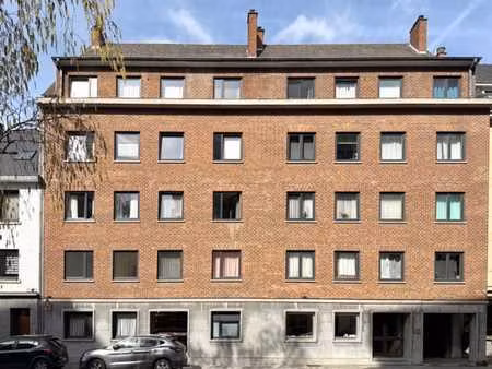 appartement lumineux à deux pas du centre de jambes