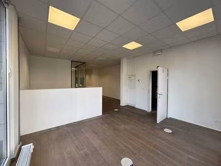 espace de bureaux de 250 m² avec parking sur le petit périph