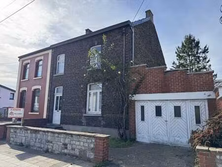 maison 3 façades avec jardin et garage à auvelais !