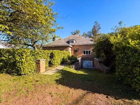 villa 4 façades avec jardin