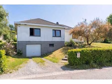 bungalow 4/5ch.+ entrepôt avec beau jardin vue sur le lac!