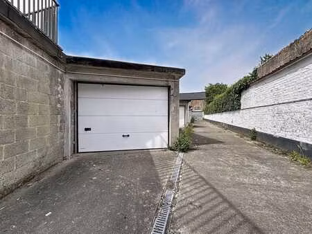 garage à vendre a deux pas du centre!