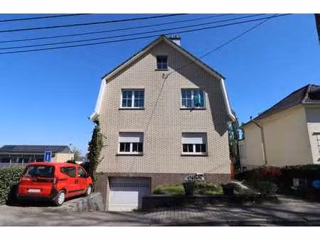 maison bien située avec de nombreuses possibilités