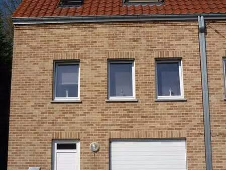maison récente au calme avec vue verdoyante