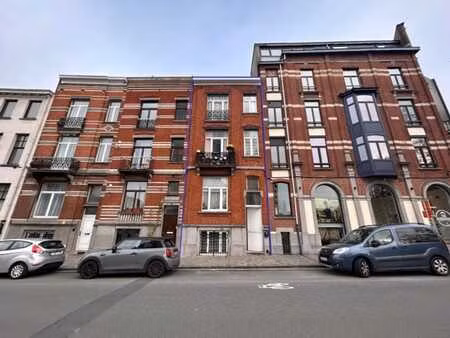ambiorix-plasky - bel immeuble de rapport 3 appts loués !