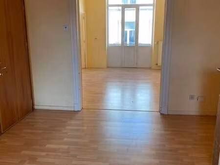 appartement lumineux 2 chambres avec bon potentiel
