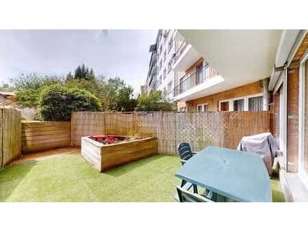 tomberg - roodebeek / parking - terrasse - excellent etat