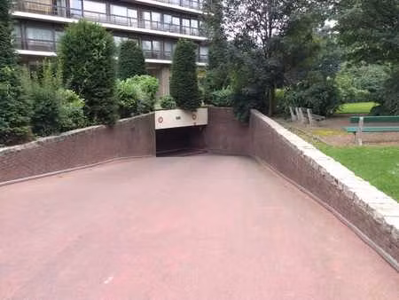 place de parking garage à koekelberg