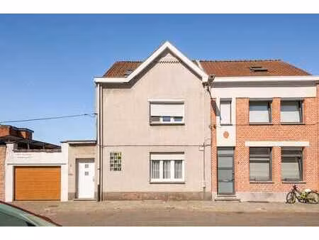 maison familiale avec 3 chambres à coucher et jardin de vill