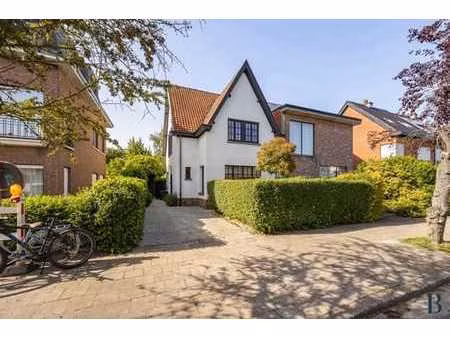 maison semi-mitoyenne de caractère au cœur de wilrijk