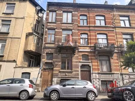 double maison unifamiliale avec garage a renover
