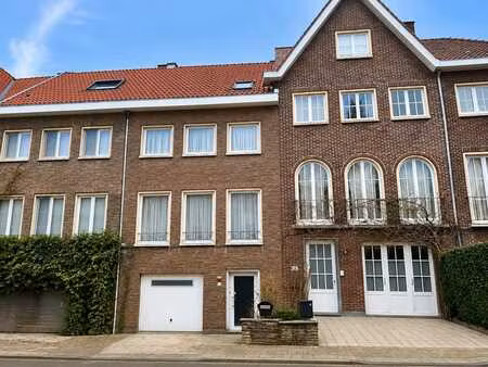 uccle elégante maison (2-4ch) parking et garage et jardin