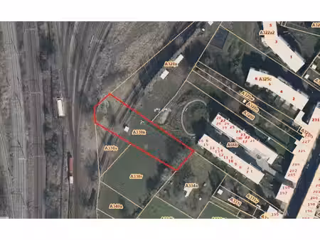 terrain de 2.180 m²