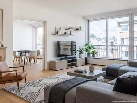 appartement rénové 240 m²  4 ch  2 pkgs + ch. de bonne 24 m²