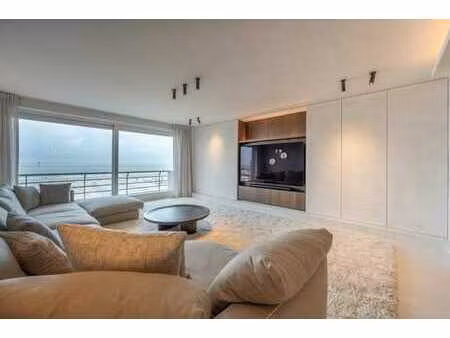 duplex avec vue mer frontale près de la place du triangle