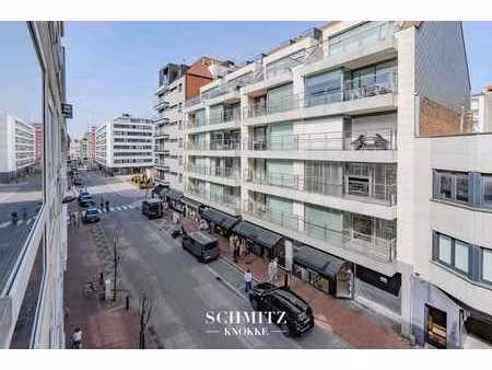 superbe appartement de 3 chambres idéalement situé sur l’...