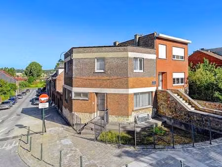 grande maison trois façades prête à aménager