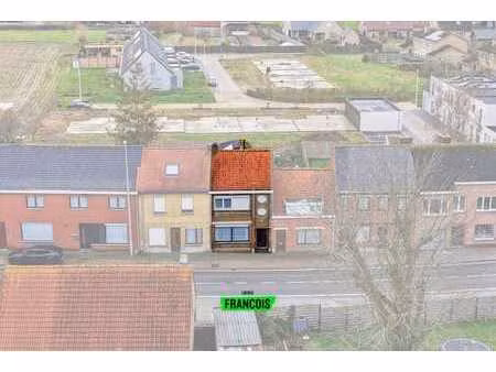 maison à rénover avec jardin à vendre à roesbrugge !
