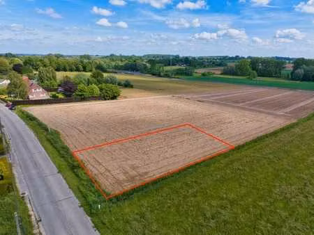 terrain à bâtir de 12 ares 45 ca avec 24 mètres de façade