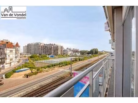 studio avec vue latérale sur la mer  à 200 m de la plage !