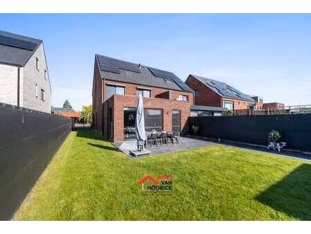 prachtige instapklare woning met landelijk uitzicht en ui...