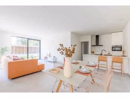 prachtig gelijkvloers appartement met privatieve tuin