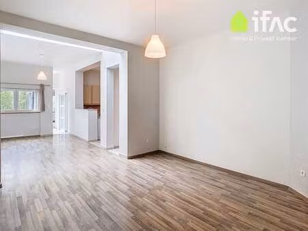appartement spacieux au rez-de-chaussée avec jardin