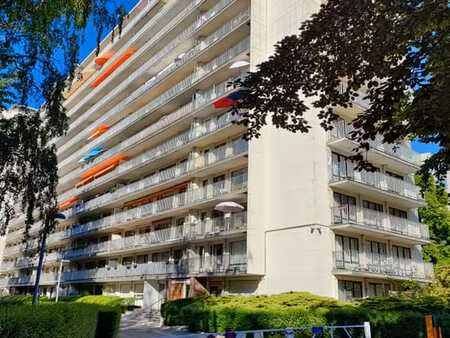 appartement avec terrasse et chambre separée